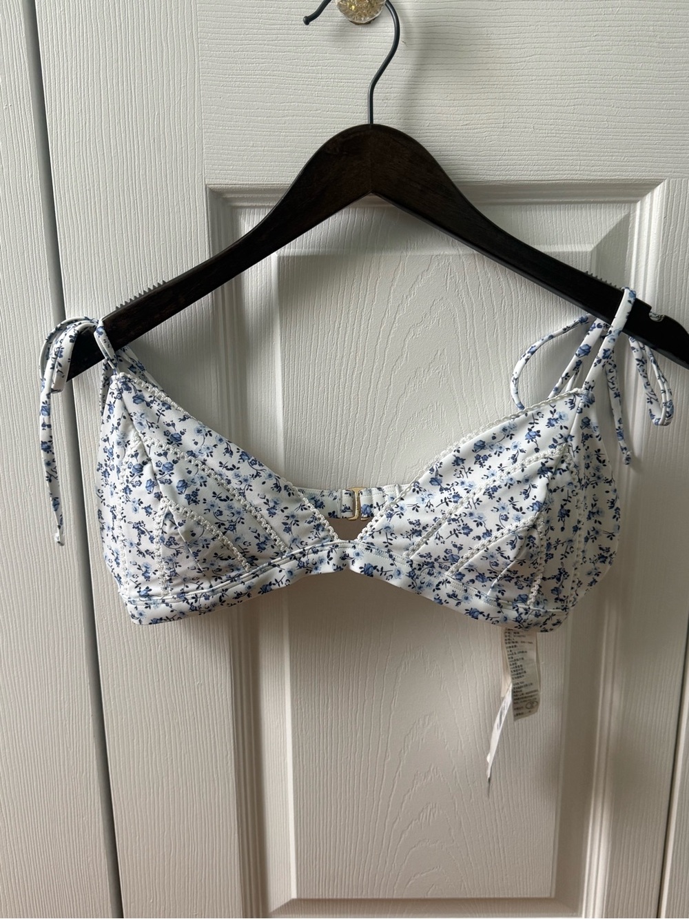 Hollister Ditsy Floral Bikini Top - Picture 2 of 4